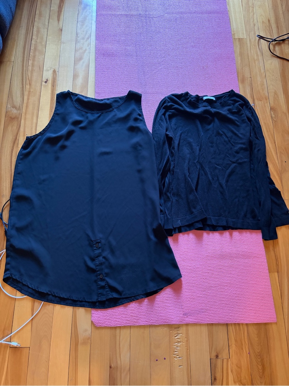 Mango Black Sleeveless Satin Camisole & Black Knit Pullover Set overlays - Picture 2 of 4